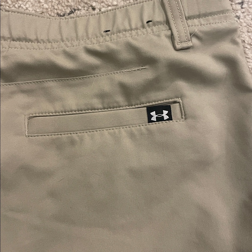 Under Armour Big Boys Khaki Flat Front Shorts - Picture 4 of 13